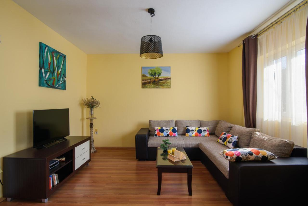 Apartmen Karmen 2 特罗吉尔 外观 照片